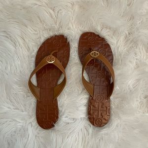 Thora Tumbled Leather/ Metal Logo